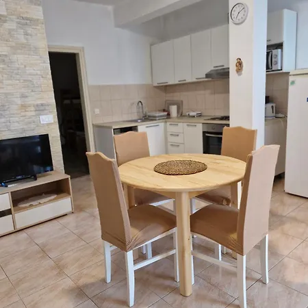 Lucija Apartment *