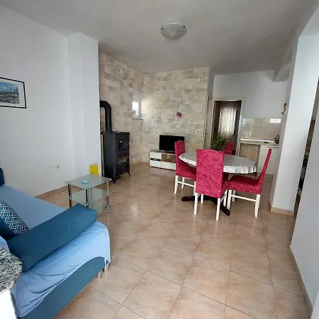Apartament Lucija *
